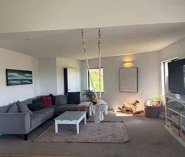 Sunny central home - Photo 3