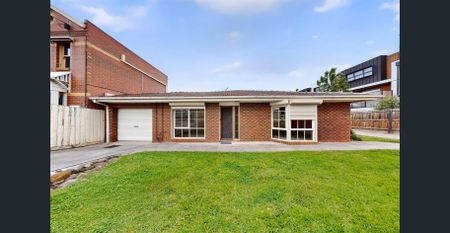 Spacious Two-Bedroom Villa in Prime Strathmore Location - Photo 4