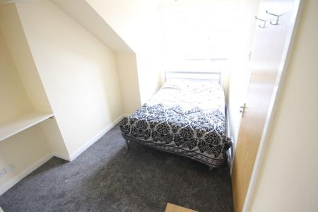 6 bedroom end of terrace house to rent - Photo 4