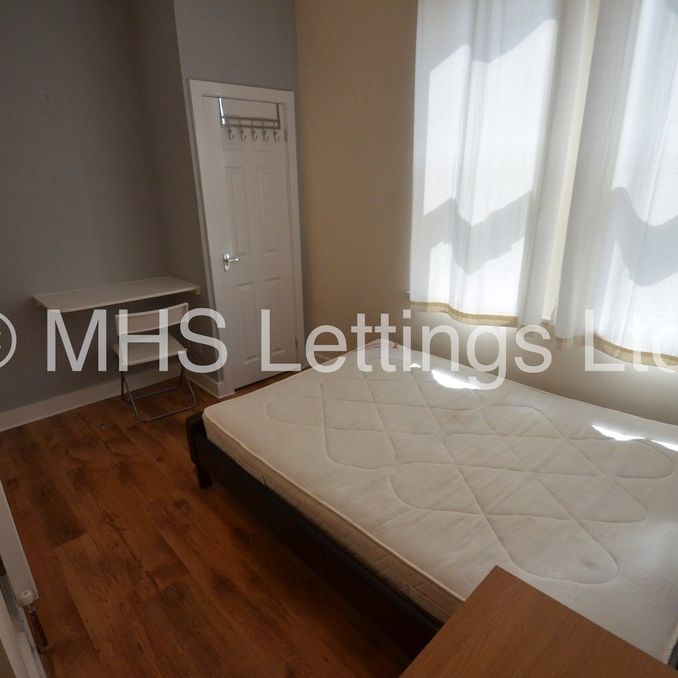 Room 3, 36 Hartley Grove, Leeds, LS6 2LD - Photo 1