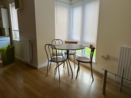 2 Bed Flat, Craigmillar Castle Road, EH16 - Photo 3