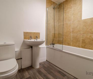 3 bedroom penthouse to rent - Photo 4