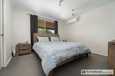 CHARMING FAMILY HOME - Photo 4