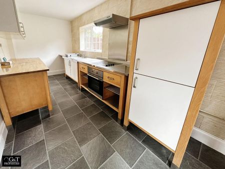 3 bedroom semi-detached house to rent - Photo 2