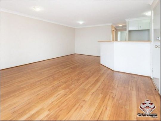 A GREAT 2 BEDROOM 2 BATHROOM UNIT AT THE TOP OF THE VALLEY - Photo 1