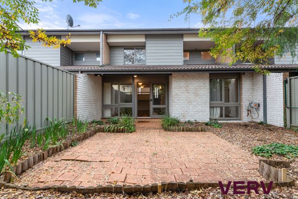 ELEGANT ‘ELMS’ 4-BEDROOM TOWNHOUSE - Photo 1