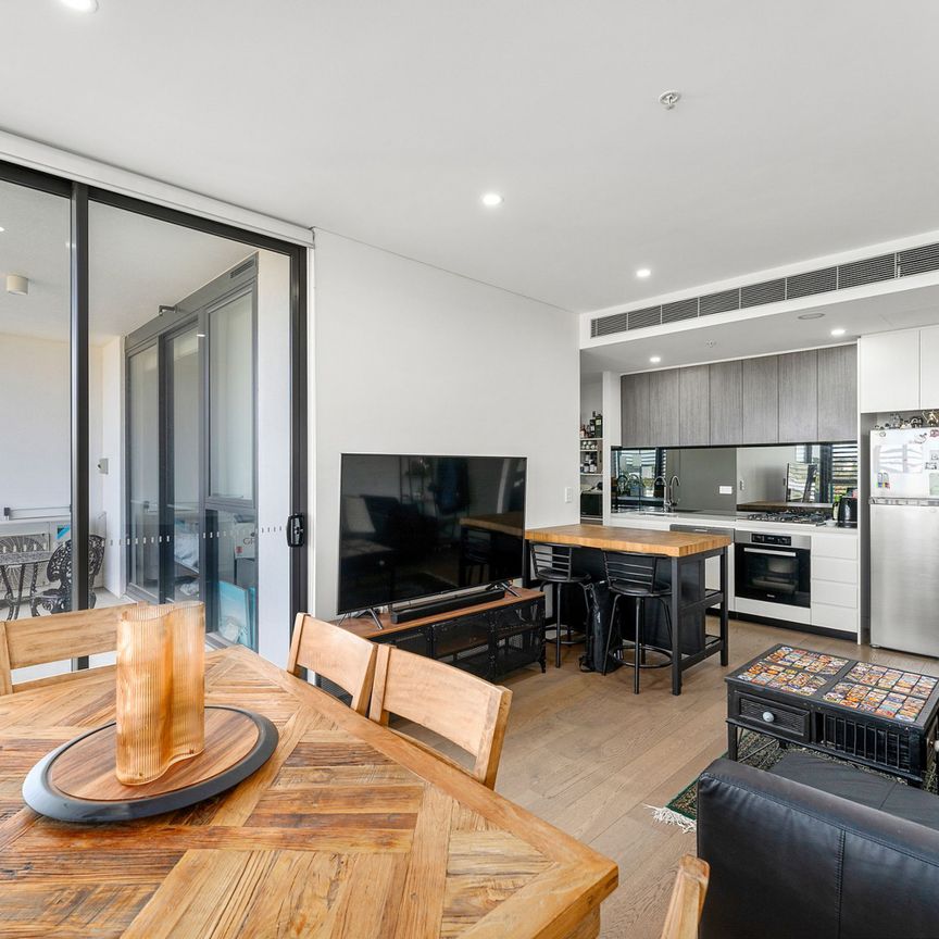 Luxury One Bedroom + Study On The Sixth Floor - Photo 1