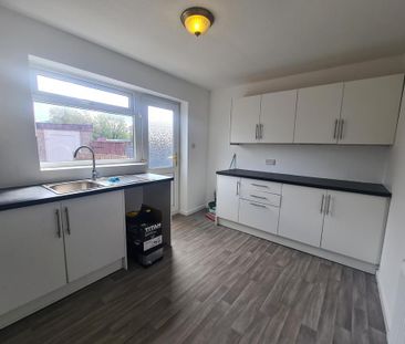 2 bedroom semi-detached house to rent - Photo 3