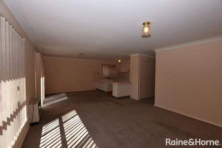 2/86 Nile Street, Orange, NSW 2800 - Photo 2