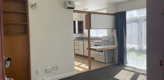 Cosy Bedsit - Photo 2