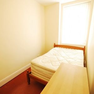 5 Bed - Mayfair Road, Jesmond - Photo 2