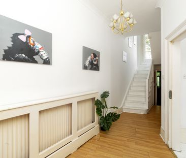 🏡 Modern Flat with Balcony in London Fields 🏡 Room 2 - Photo 3