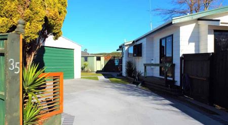 Fabulous in Blomfield - Photo 3