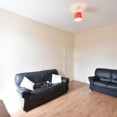 3 Bed - Trewhitt Road, Heaton - Photo 1