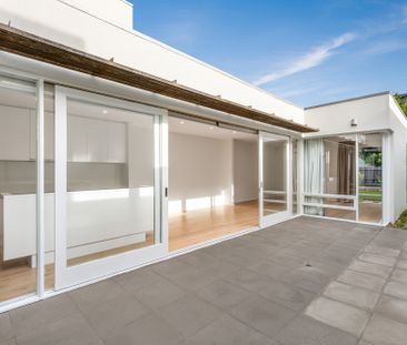 8 Kaikoura Avenue, Hawthorn East VIC 3123 - House For Rent | Domain - Photo 4