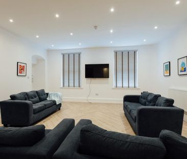 1 bedroom in a house share to rent - Photo 2