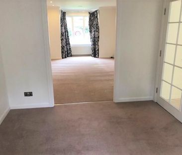 4 bedroom detached house to rent - Photo 2