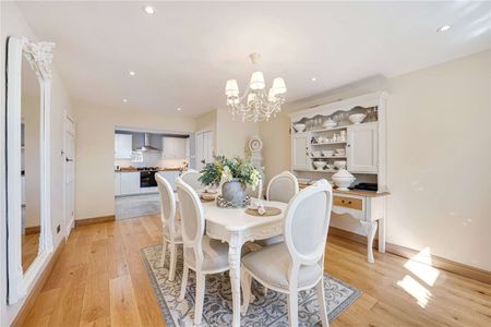 Enchanting country cottage with lovely 1/3 acre gardens and rural views on the edge of the village - Photo 3