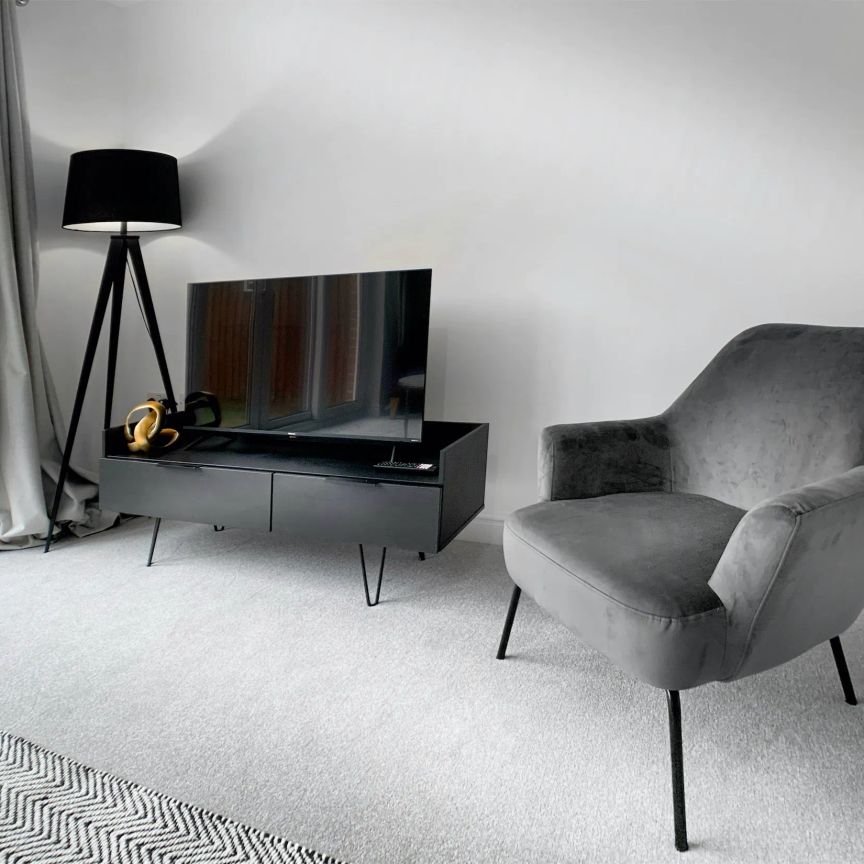 2 Bed, House - Photo 1