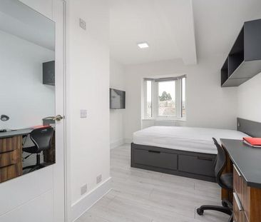 1 bedroom in a flat share to rent - Photo 5