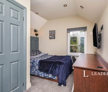 5 bedroom semi-detached house to rent - Photo 2