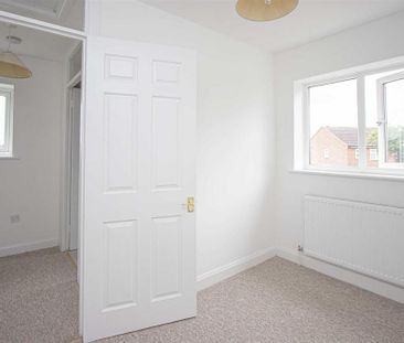 2 bedroom semi-detached house to rent - Photo 5