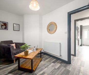 OX Living is proud to present this high-quality 8-bedroom co-living... - Photo 1