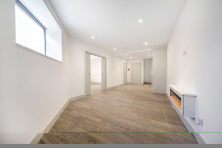 Flat to rent - Norbury Crescent, London, SW16 - Photo 2