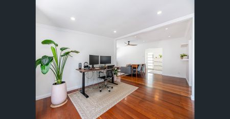 Bright, Comfortable & Well-Positioned Home in the Heart of Stafford - Photo 5