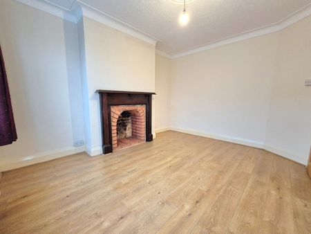 3 Bed Semi-Detached House, Brancaster Road, IG2 - Photo 4