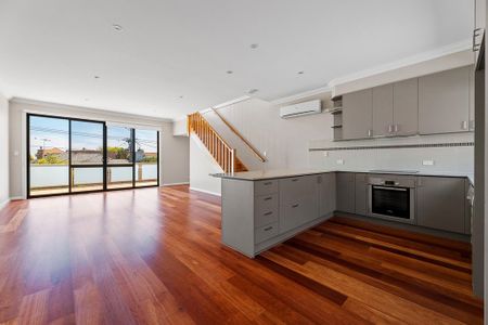 CENTRE ROAD’S STYLISH RETREAT - Photo 2