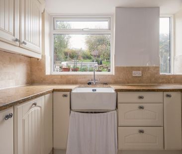 3 bedroom semi-detached house to rent - Photo 6