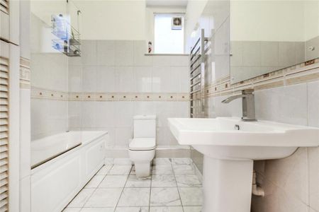 4 bedroom flat to rent - Photo 5