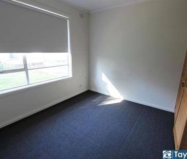 Stylish, Spacious & Ideally Positioned in Fairview Park - Photo 3