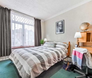 4 bedroom semi-detached house to rent - Photo 3