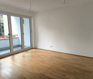 Zentrum-Südost! Wunderschöne 2 Zi. Whg., Parkett, Loggia! - Foto 1