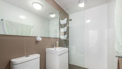 Contemporary 1-Bedroom Apartment ! - Photo 5