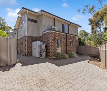 MODERN THREE BEDROOM TOWNHOUSE - Photo 6