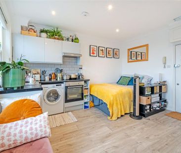 Studio to rent - Photo 2