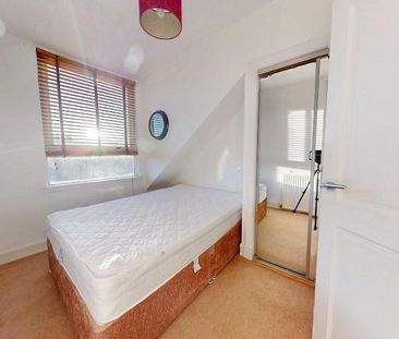 3 bedroom flat to rent - Photo 4