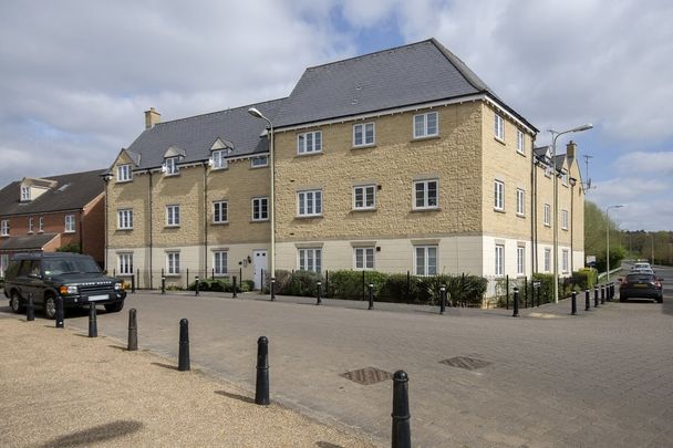 Harvest Way, Witney - Photo 1