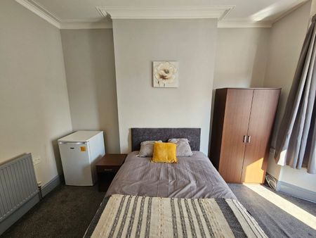 Room 1, 41 Stanhope Road - Photo 2