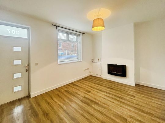 2 bedroom end of terrace house to rent - Photo 1