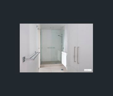 Stylish Windsor Living in a Prime High Street Location - Photo 4