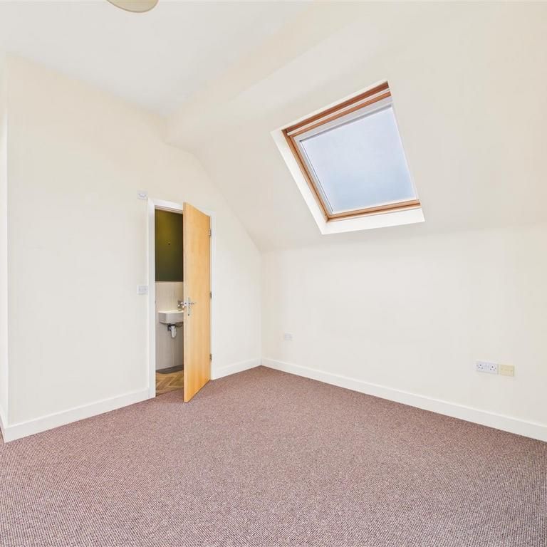 2 bedroom mews to rent - Photo 1