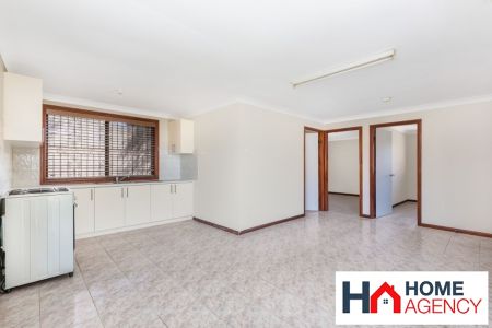 SPACIOUS 4 BEDROOM HOUSE + 2 BEDROOM GRANNY FLAT - Photo 3