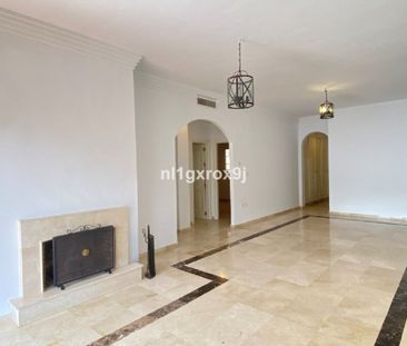 2 Bedroom Apartment For Rent in Nueva Andalucía, Málaga - Photo 2
