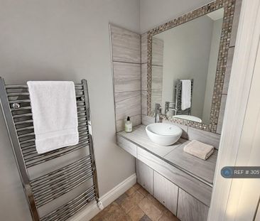 1 bedroom in a flat share to rent - Photo 6