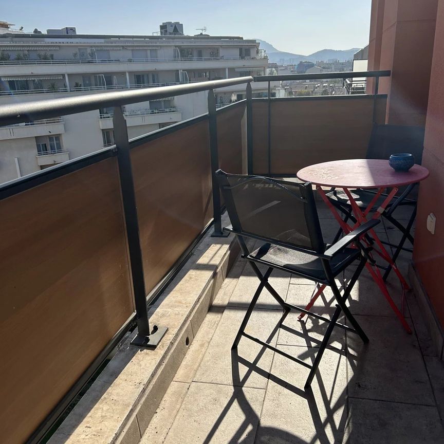 Appartement 2 pièces 46m2 MARSEILLE 8EME 1 014 euros - Photo 1