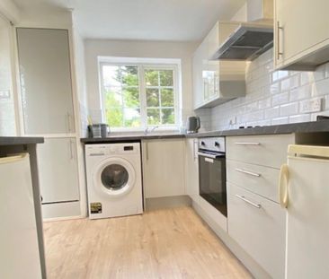 4 bedroom semi-detached house to rent - Photo 6